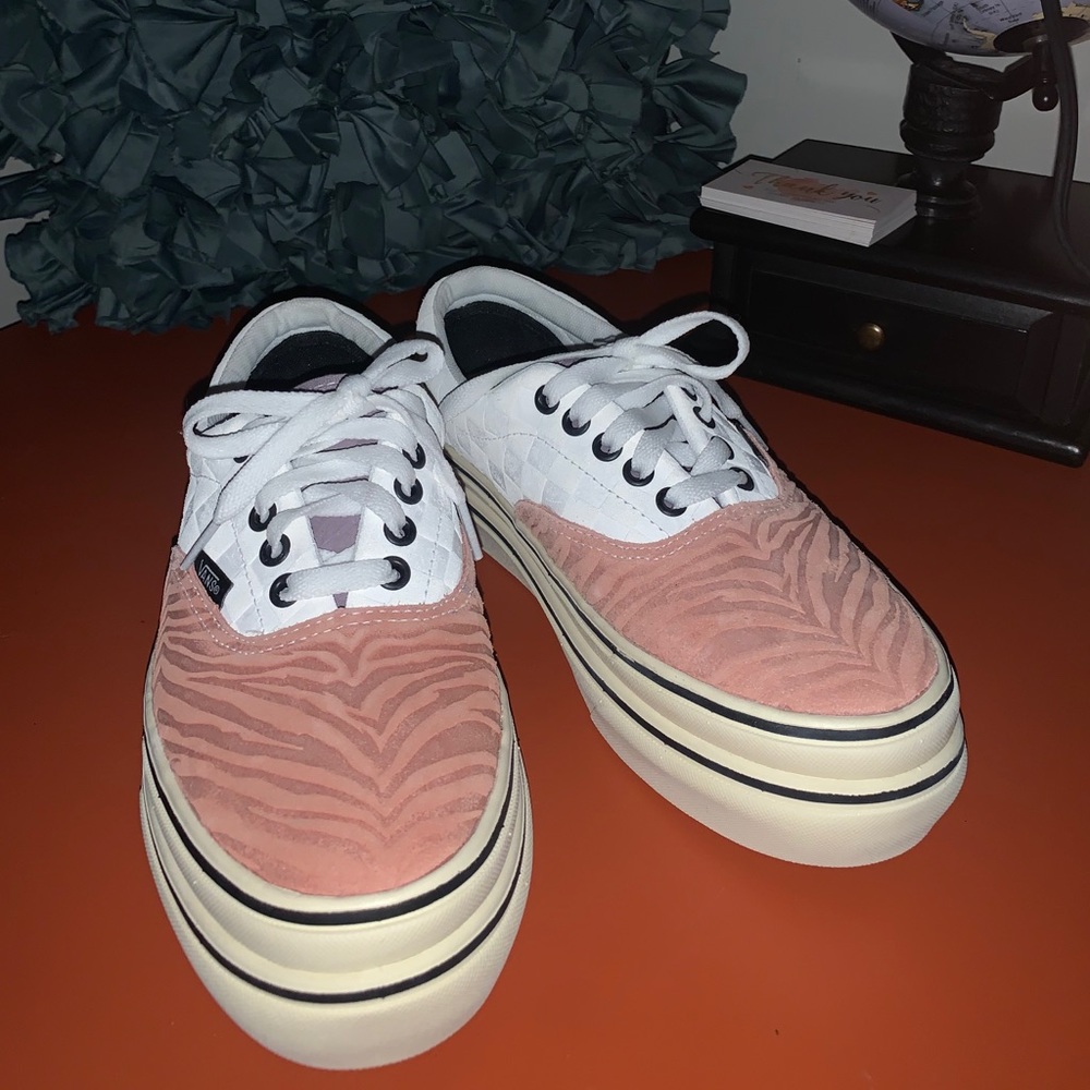 VAns - Picture 2 of 7